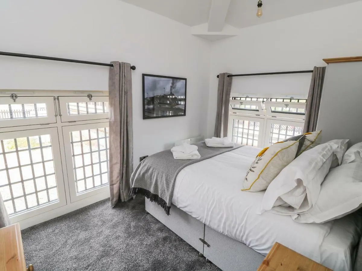 Evening Star Engine Shed Apartment Whitby 0*,  United Kingdom