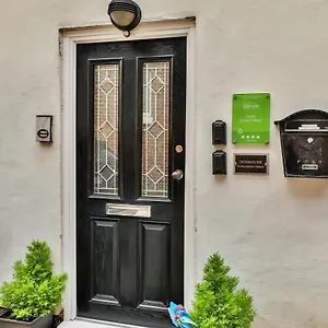 Finest Retreats - Oystercatcher Whitby